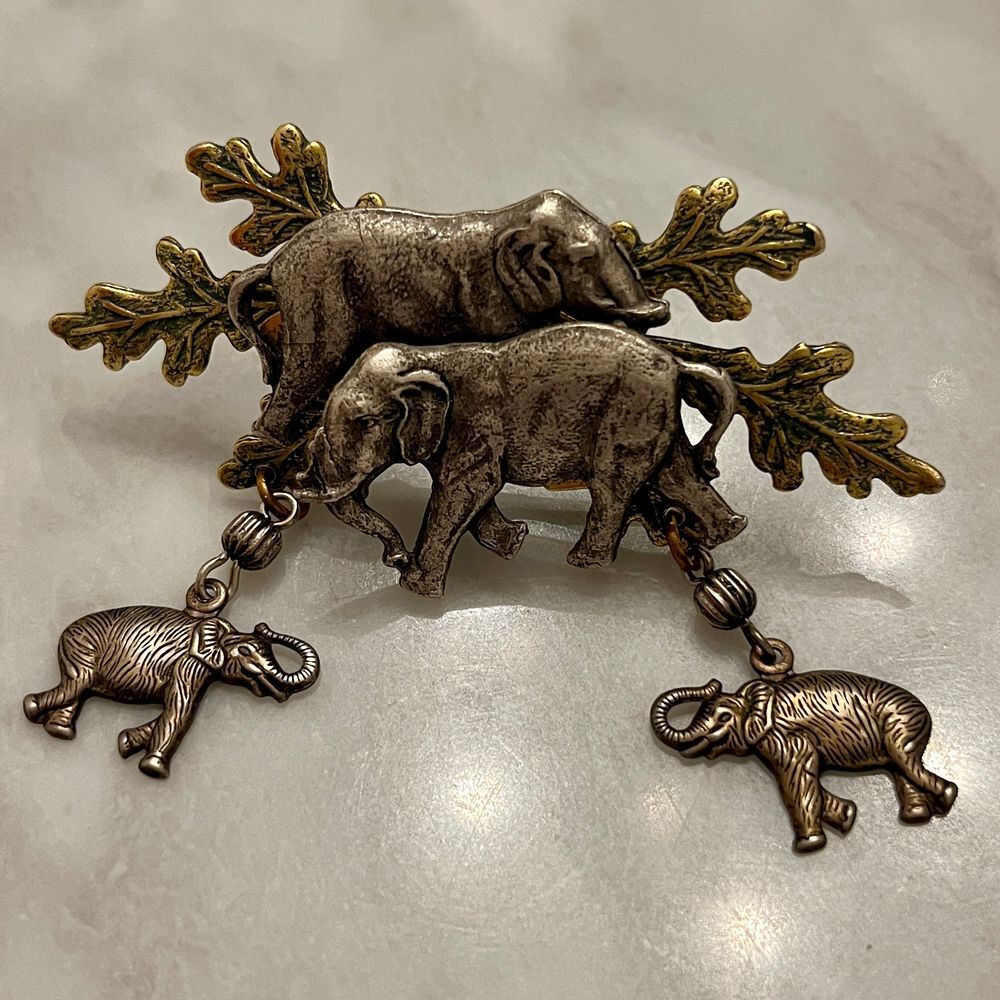 Elephant Family Safari Brooch Silver Gold Green Tone Oak Leaves Dangle Charm Pin